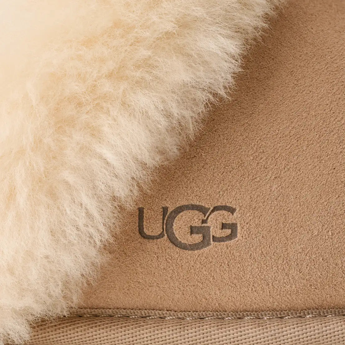 UGG Scuffette II Hausschuh Sand 1106872