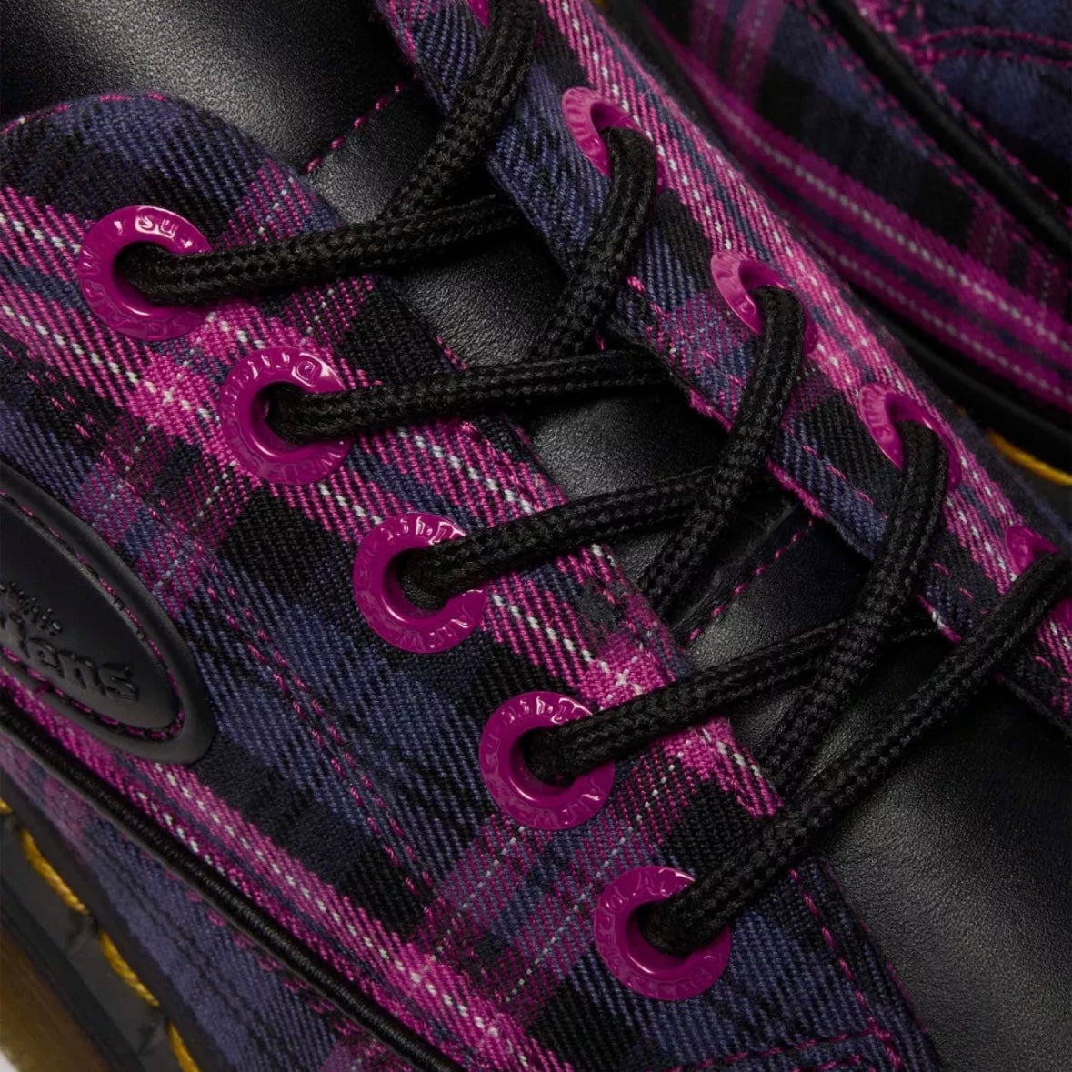 Dr.Martens Buzz Tartan Pink Multi 41975001