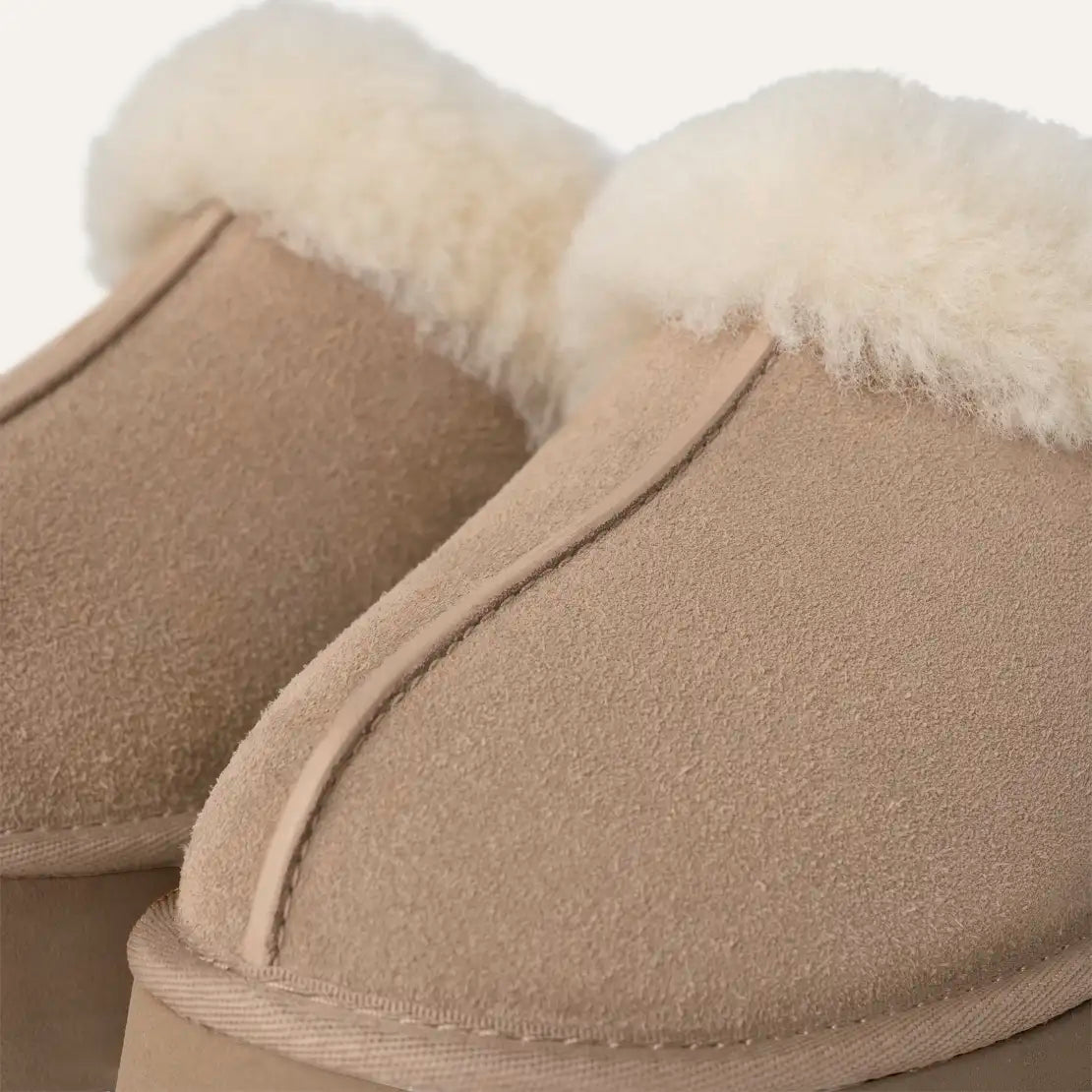 UGG Disquette Hausschuh Sand 1122550