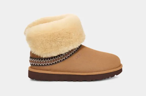UGG Classic Short Crescent Boot Chestnut 1161770