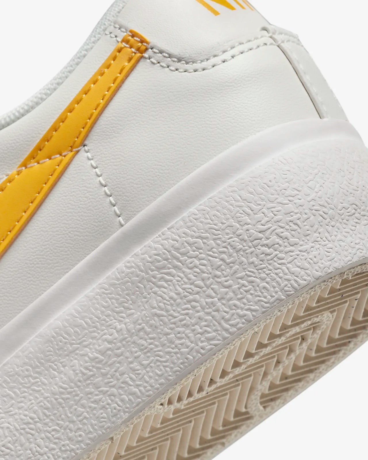 Nike Blazer Low Platform sail vivid sulfur DJ0292-111