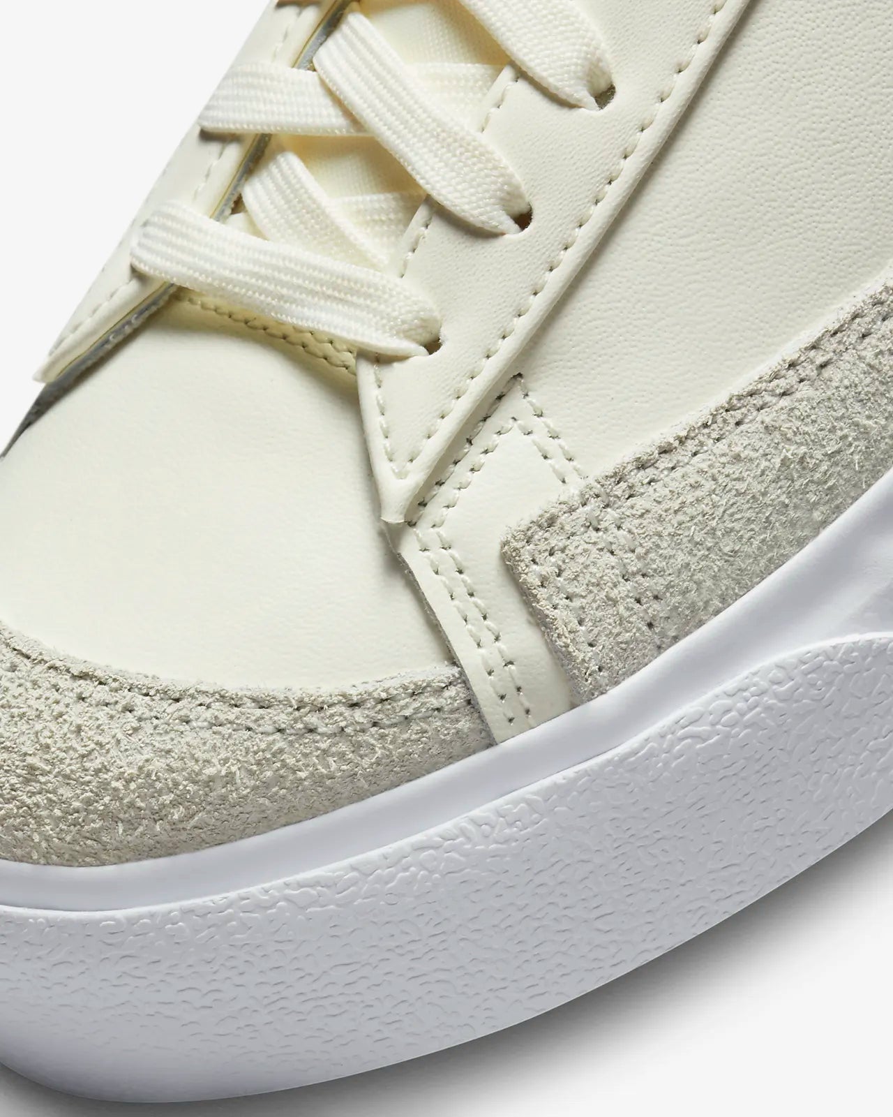 Nike Blazer Low Platform sail indigo haze DJ0292-110