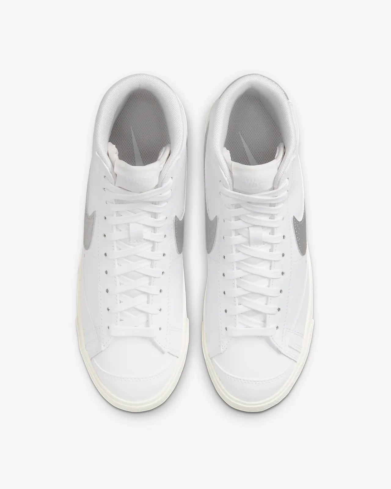 Nike Blazer Mid ‘77 Essential white silver DQ7574-100