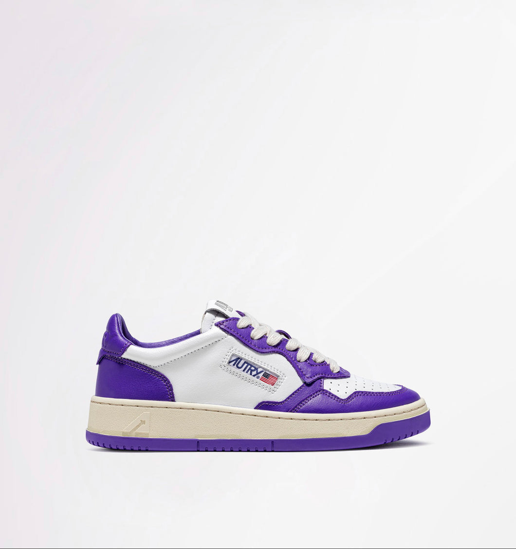 Autry Action Shoes Sneaker Medalist Low Women white purple AULWWB05
