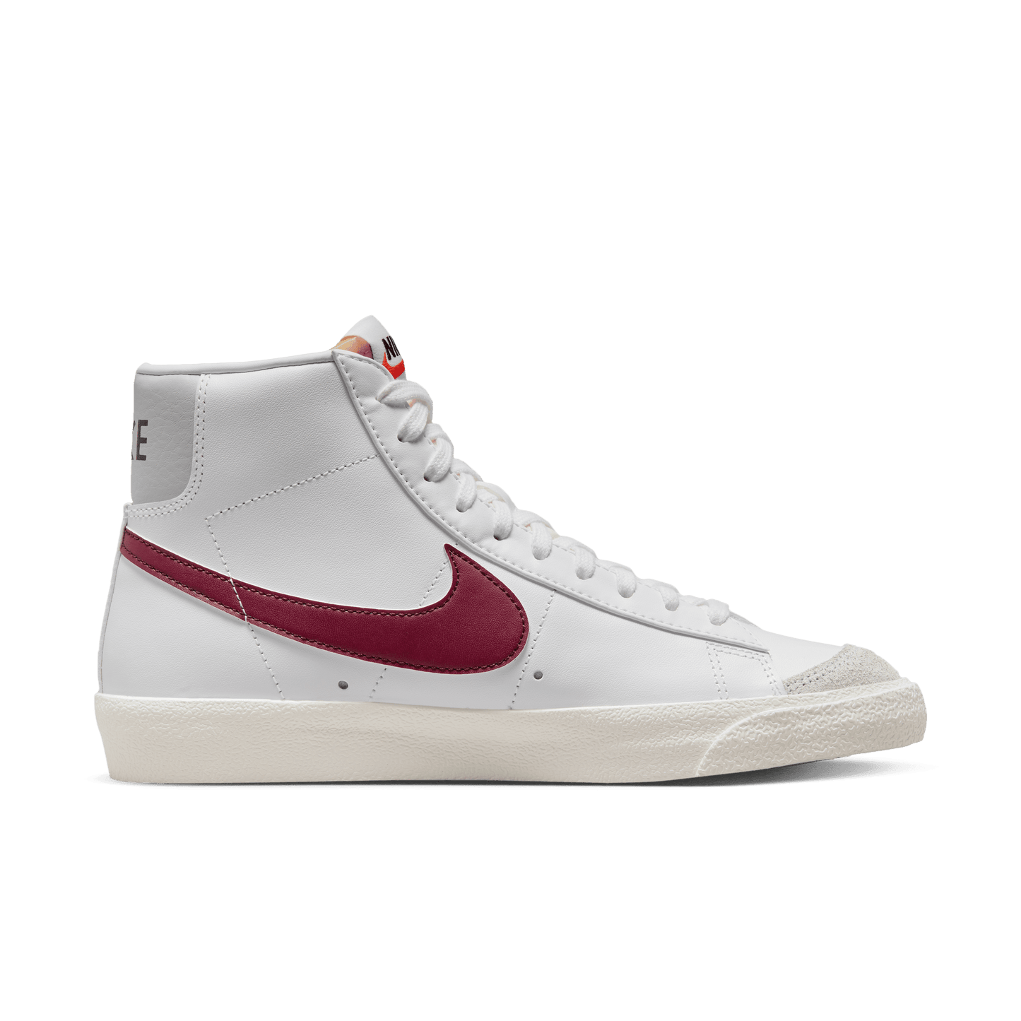 Nike Blazer Mid ‘77 white beetroot BQ6806-120