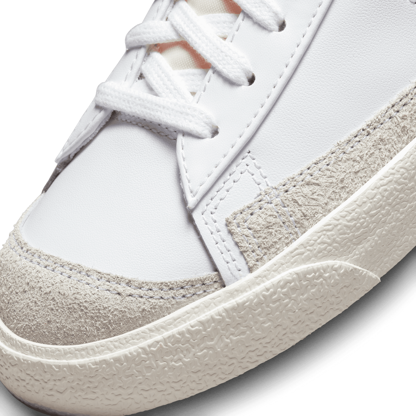 Nike Blazer Mid ‘77 white beetroot BQ6806-120