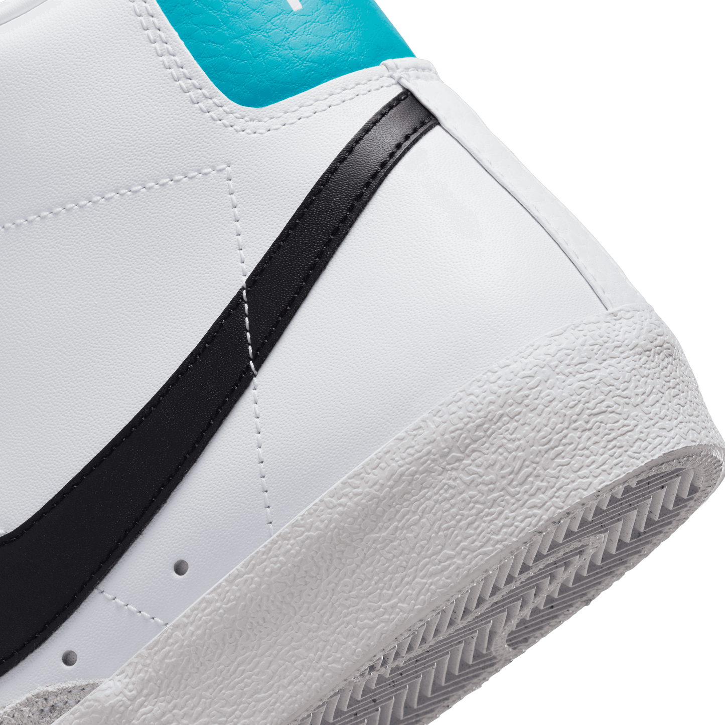 Nike Blazer Mid ‘77 white black blue BQ6806-121