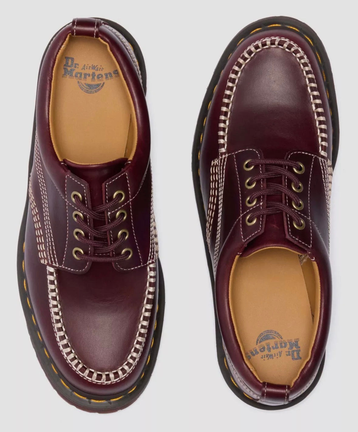 Dr.Martens Lowell Moc Toe Cherry Red Orleans 31817600