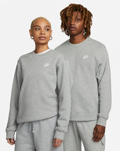 Lade das Bild in den Galerie-Viewer, Nike Sportswear Club Sweatshirt Fleece grey heather BV2662-063
