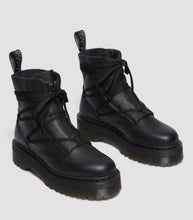 Lade das Bild in den Galerie-Viewer, Dr.Martens Jarrick Black Pisa Plateau 32221001
