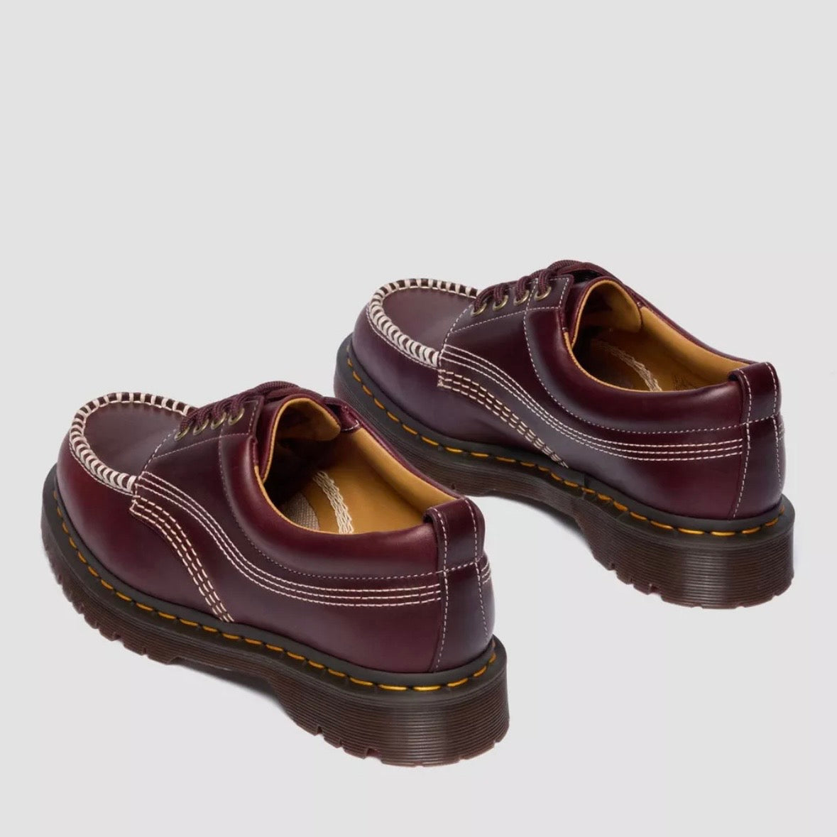Dr.Martens Lowell Moc Toe Cherry Red Orleans 31817600