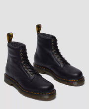 Lade das Bild in den Galerie-Viewer, Dr.Martens 1460 WL Grizzly Black 31873001
