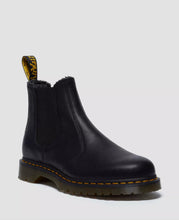 Lade das Bild in den Galerie-Viewer, Dr.Martens 2976 WL Chelsea Boot Grizzly Black 31874001
