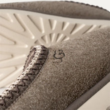 Lade das Bild in den Galerie-Viewer, UGG Tasman Shaggy Smoke Plume 1166930
