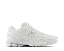 Lade das Bild in den Galerie-Viewer, New Balance U1906WFC White Silver
