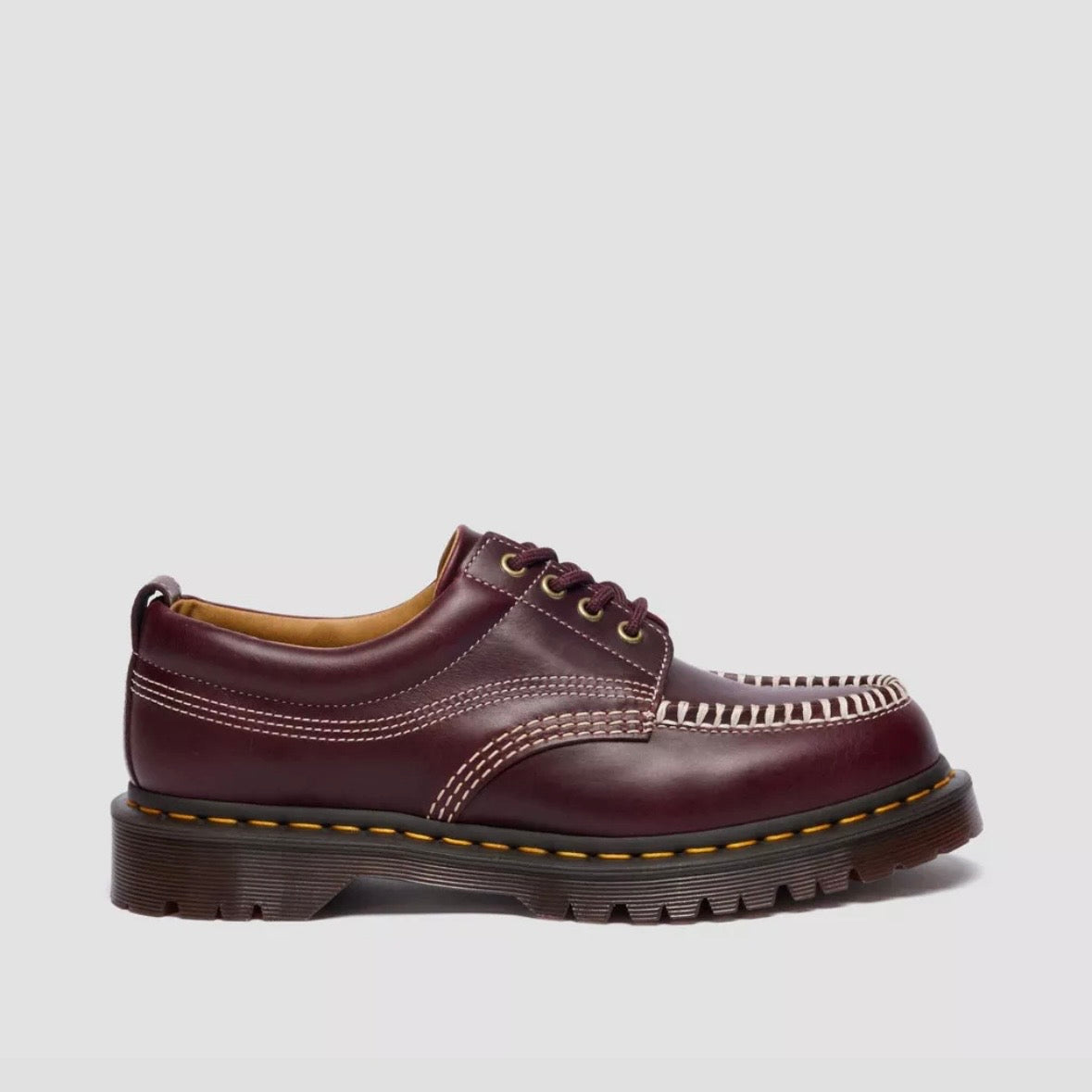 Dr.Martens Lowell Moc Toe Cherry Red Orleans 31817600