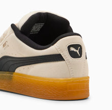 Lade das Bild in den Galerie-Viewer, PUMA Suede XL Dark Risk Alpine Snow Black Gum 401348-02
