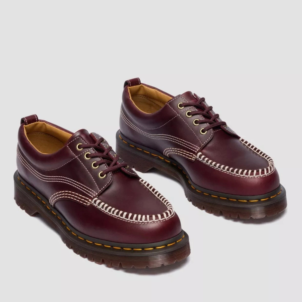 Dr.Martens Lowell Moc Toe Cherry Red Orleans 31817600