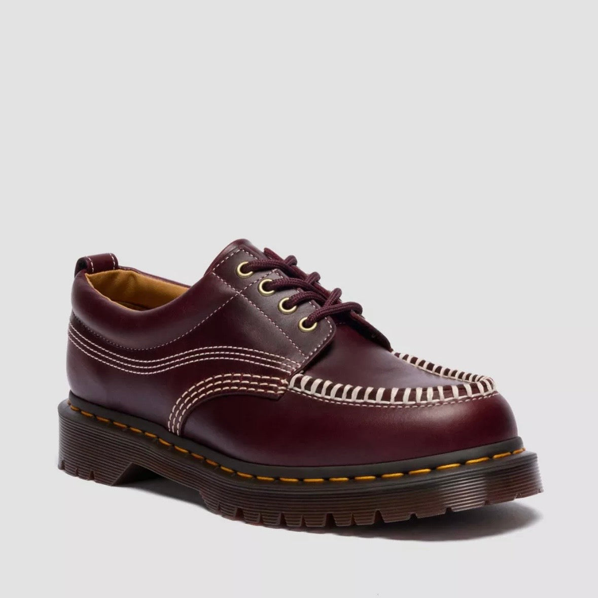 Dr.Martens Lowell Moc Toe Cherry Red Orleans 31817600
