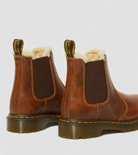 Lade das Bild in den Galerie-Viewer, Dr.Martens 2976 Leonore Chelsea Boots Butterscotch 23898243
