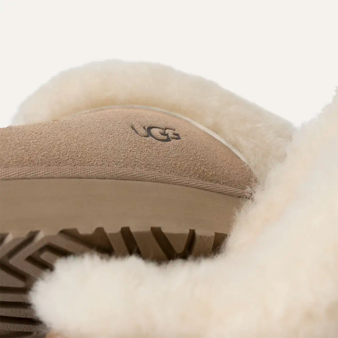 UGG Disquette Hausschuh Sand 1122550