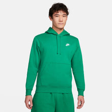 Lade das Bild in den Galerie-Viewer, Nike Sportswear Club Pullover Hoodie Fleece Malachite BV2654-365
