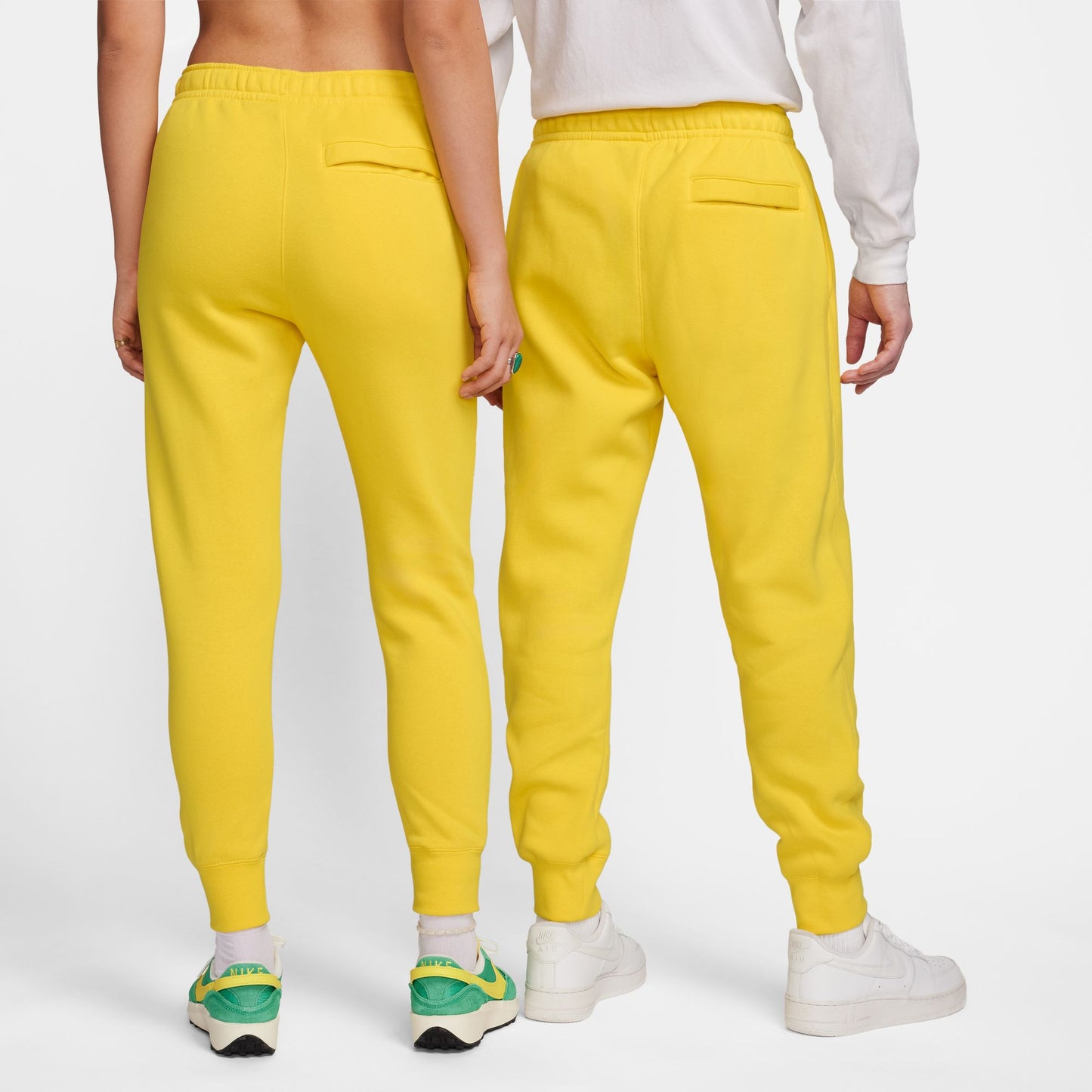Nike Sportswear Club Jogginghose Fleece Lightening BV2671-718