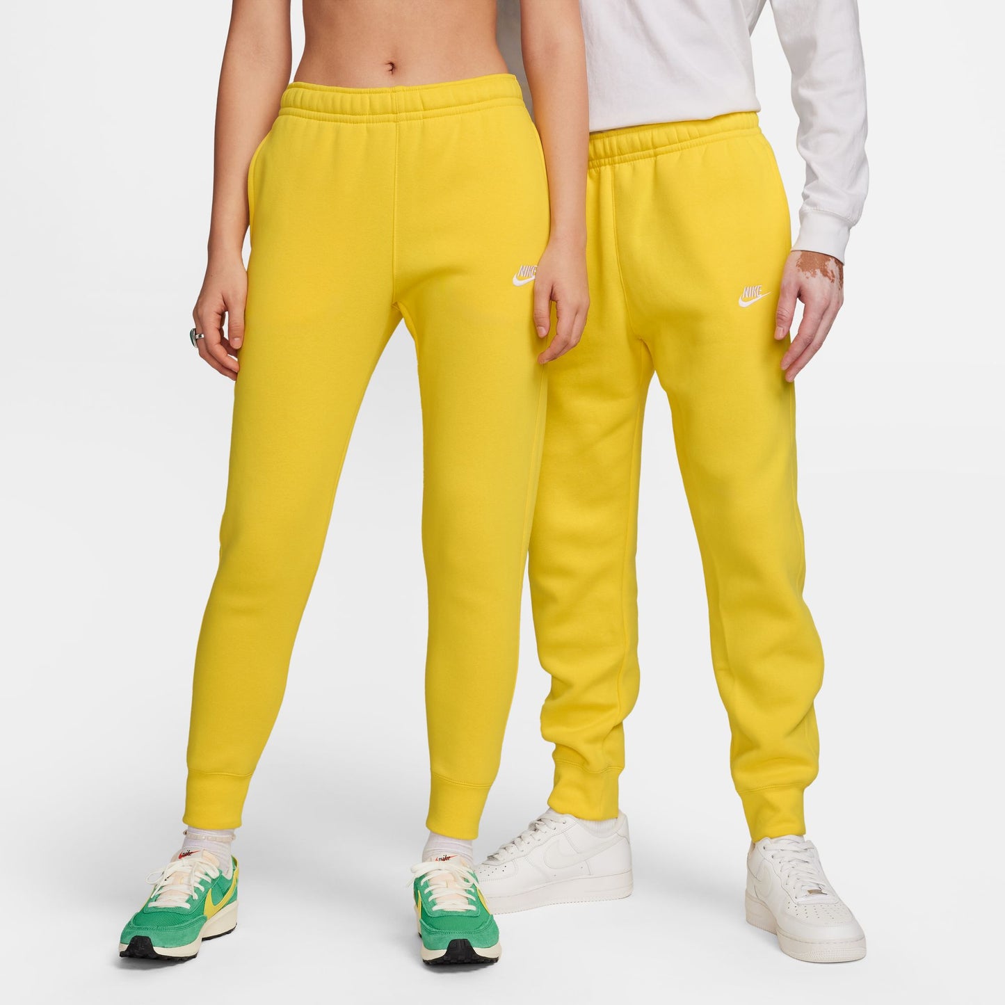 Nike Sportswear Club Jogginghose Fleece Lightening BV2671-718