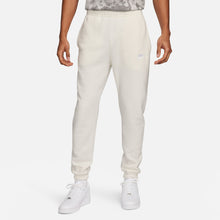 Lade das Bild in den Galerie-Viewer, Nike Sportswear Club Jogginghose Fleece Sail BV2737-133
