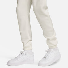 Lade das Bild in den Galerie-Viewer, Nike Sportswear Club Jogginghose Fleece Sail BV2737-133
