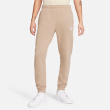 Lade das Bild in den Galerie-Viewer, Nike Sportswear Club Jogginghose Fleece Khaki BV2737-247
