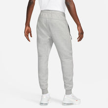 Lade das Bild in den Galerie-Viewer, Nike Sportswear Tech Fleece Jogginghose Grey FB8002-063
