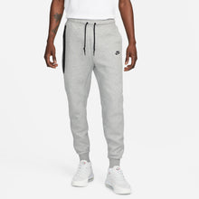 Lade das Bild in den Galerie-Viewer, Nike Sportswear Tech Fleece Jogginghose Grey FB8002-063
