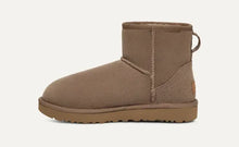 Lade das Bild in den Galerie-Viewer, UGG Classic Mini 2 Boot Antilope 1016222
