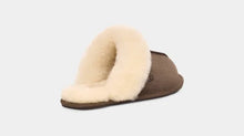 Lade das Bild in den Galerie-Viewer, UGG Scuffette II Hausschuh Espresso 1106872
