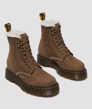 Lade das Bild in den Galerie-Viewer, Dr.Martens 1460 Pascal Bex FL Buttersoft WP khaki 31878480
