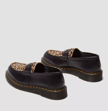 Lade das Bild in den Galerie-Viewer, Dr.Martens Penton Loafer Black Leopard 41186001
