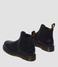 Lade das Bild in den Galerie-Viewer, Dr.Martens 2976 WL Chelsea Boot Grizzly Black 31874001
