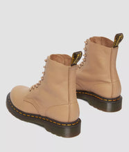 Lade das Bild in den Galerie-Viewer, Dr.Martens 1460 Pascal Savannah Tan Virginia 30920439
