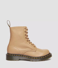 Lade das Bild in den Galerie-Viewer, Dr.Martens 1460 Pascal Savannah Tan Virginia 30920439
