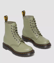 Lade das Bild in den Galerie-Viewer, Dr.Martens 1460 Pascal Muted Olive Virginia 31693357
