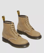 Lade das Bild in den Galerie-Viewer, Dr.Martens 1460 Savannah Tan Tumbled Nubuk 31695439
