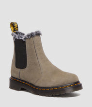 Lade das Bild in den Galerie-Viewer, Dr.Martens 2976 Leonore Chelsea Boots Nickel Grey 30955059
