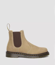 Lade das Bild in den Galerie-Viewer, Dr.Martens 2976 Savannah Tan Tumbled Nubuk 31697439
