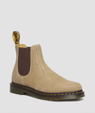 Lade das Bild in den Galerie-Viewer, Dr.Martens 2976 Savannah Tan Tumbled Nubuk 31697439
