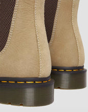 Lade das Bild in den Galerie-Viewer, Dr.Martens 2976 Savannah Tan Tumbled Nubuk 31697439
