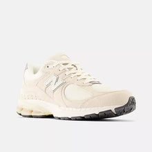 Lade das Bild in den Galerie-Viewer, New Balance 2002R CC Taupe Angora
