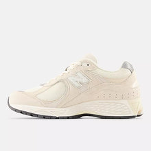 Lade das Bild in den Galerie-Viewer, New Balance 2002R CC Taupe Angora
