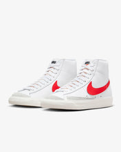 Lade das Bild in den Galerie-Viewer, Nike Blazer Mid ‘77 white habanerored CZ1055-101
