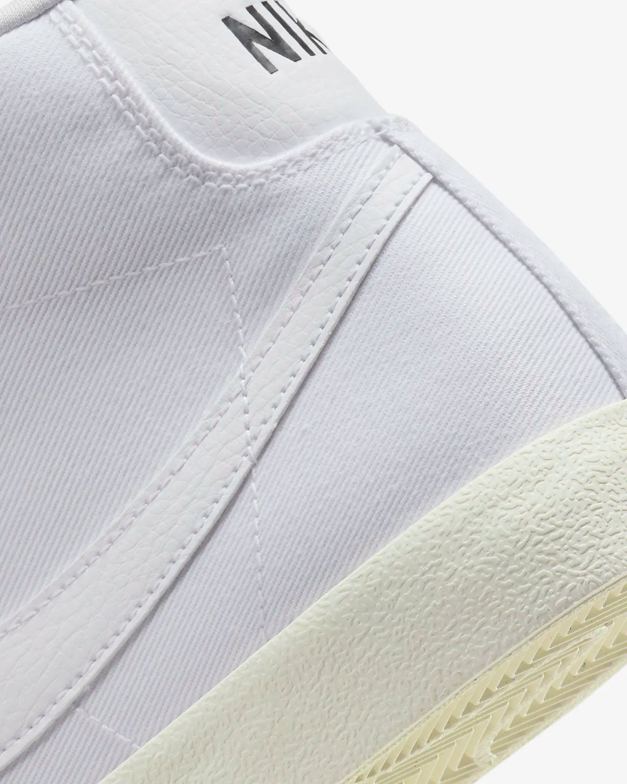 Nike Blazer Mid ‘77 white DX5550-100
